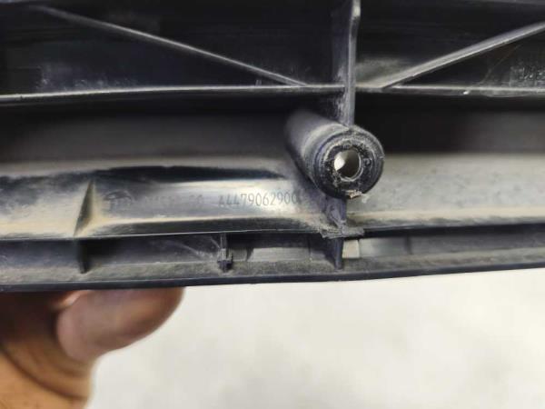 3EME FEU STOP MERCEDES - Vue 3